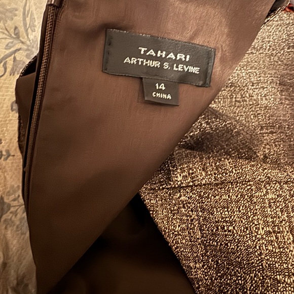 Tahari Arthur S. Levine metallic sleeveless sheath dress size  14 - Picture 5 of 5